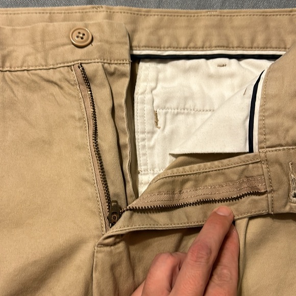 Lacoste size 30 men’s shorts khaki - Picture 4 of 6
